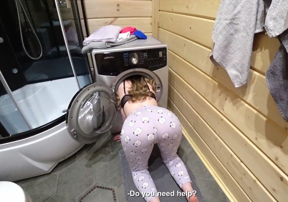 Đụ cô em gái kế bị mắc kẹt trong máy giặt
